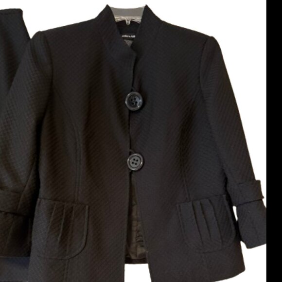 Ainsley & Aidan Black Two Piece Suit - Size 10 - Picture 4 of 7